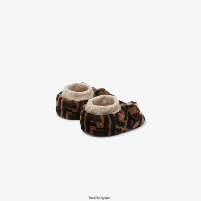 chaussures Fendi chaussons bébé en peau retournée avec logo multicolore enfants 8X8J2J2834 Fendi Belgique