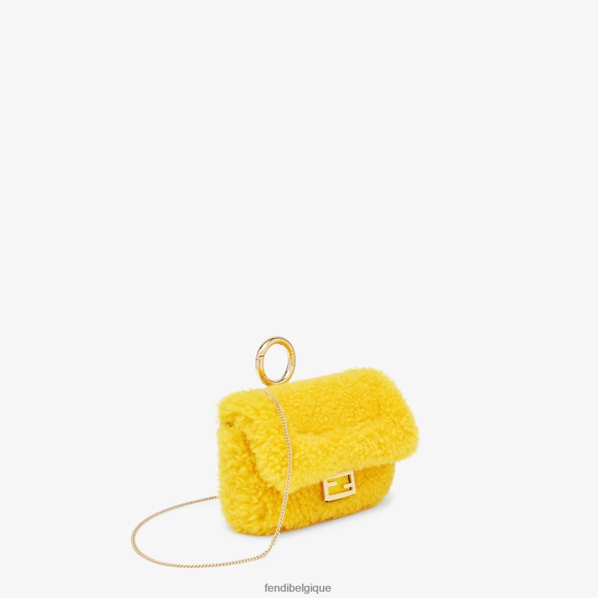 accessoires Fendi charme en peau de mouton jaune femmes 8X8J2J390 Fendi Lunette De Soleil