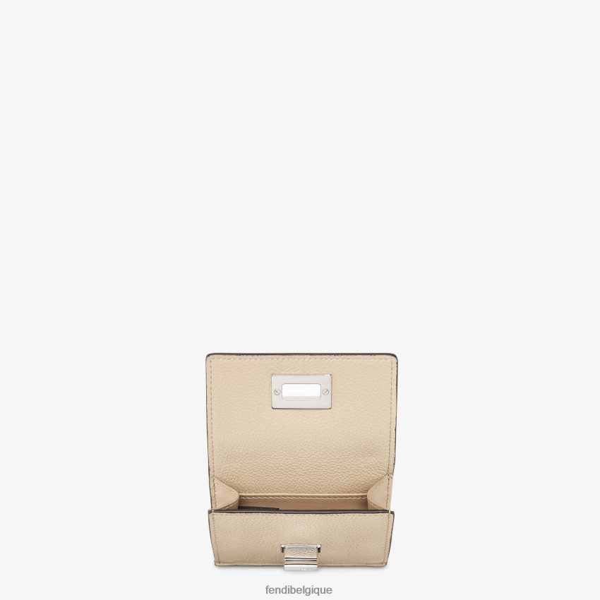 accessoires Fendi Peekaboo - Portefeuille en cuir à trois volets micro beige femmes 8X8J2J1543 Fendi Sac