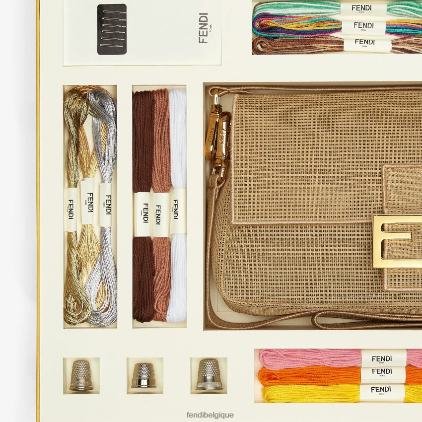 accessoires Fendi sac avec kit de broderie pour ajouter une touche personnelle mode femmes 8X8J2J874 Fendi Sac